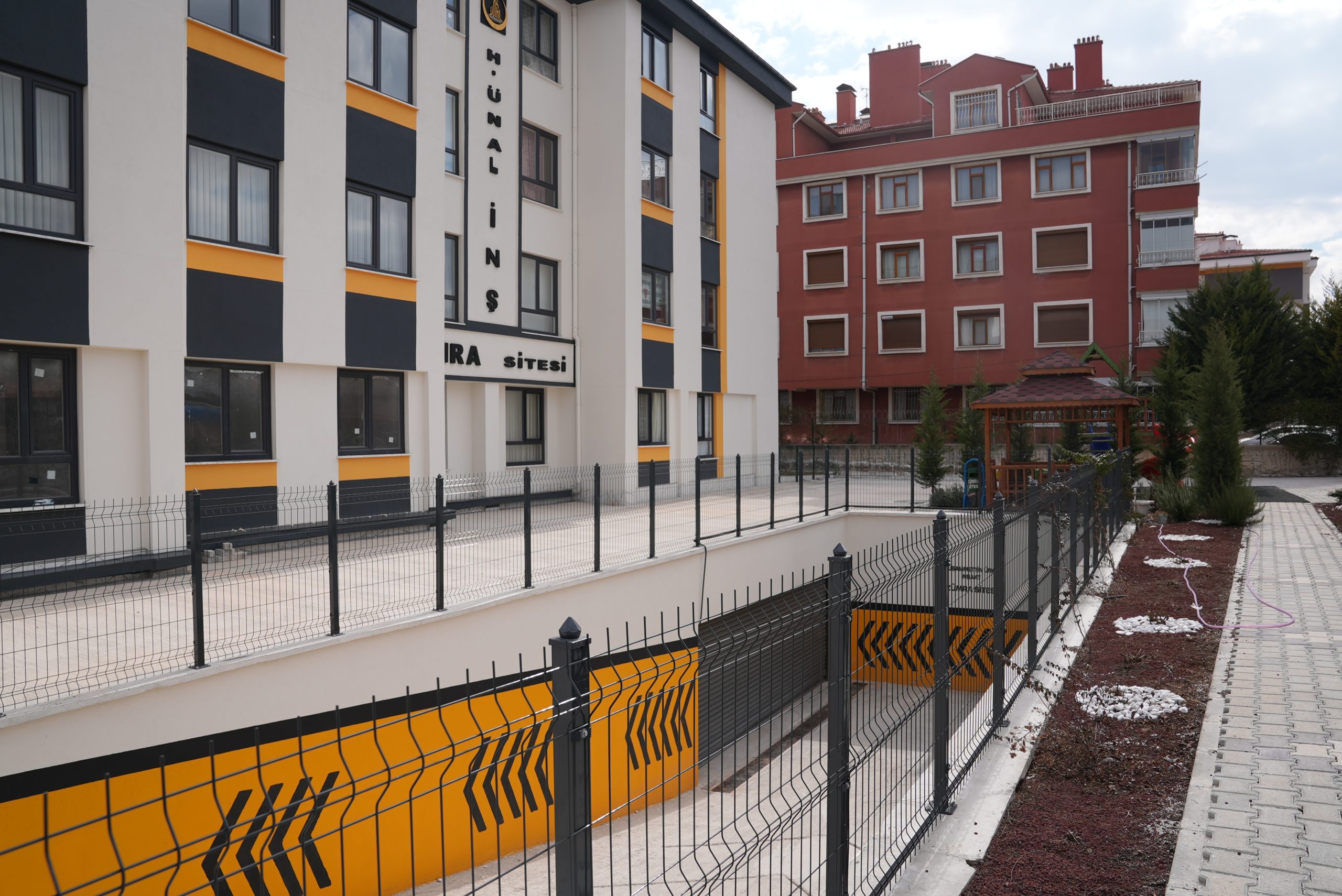 Hüsamettin Ünal İnşaat Zümra Sitesi